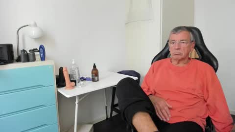 Henk online show from October 9, 2025, 1:31 pm