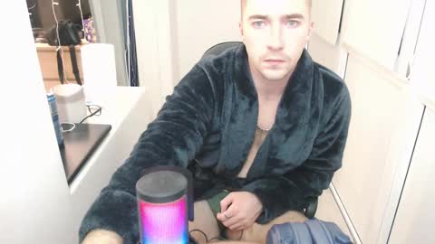 Snapshot of 20semyel20 chatting on February 14, 2025, 9:53 pm Alex online show from February 14, 2025, 9:53 pm