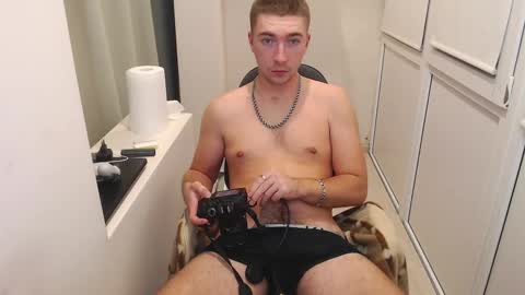 Snapshot of 20semyel20 chatting on February 22, 2025, 4:40 pm Alex online show from February 22, 2025, 4:40 pm