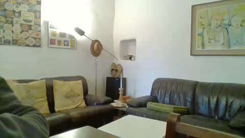 22esserre online show from January 22, 2025, 11:45 am