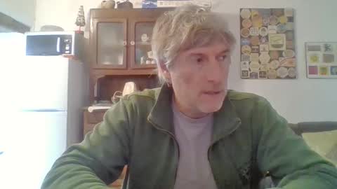 22esserre online show from October 23, 2025, 11:42 am