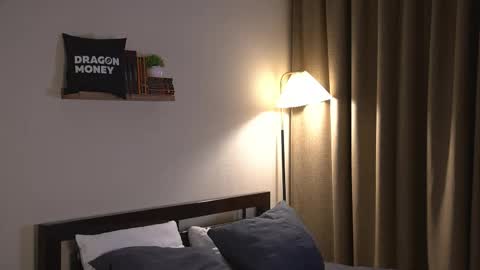 Elley  online show from February 9, 2026, 2:32 pm