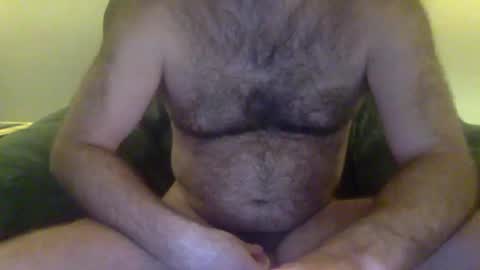 Snapshot of 2hairrypigs chatting on January 1, 2025, 6:26 am 2hairrypigs online show from January 1, 2025, 6:26 am