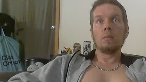 2small4you83 online show from December 19, 2024, 4:02 am