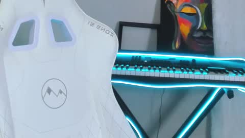 Snapshot of 4ever_dude chatting on March 9, 2025, 12:31 pm Andrew online show from March 9, 2025, 12:31 pm