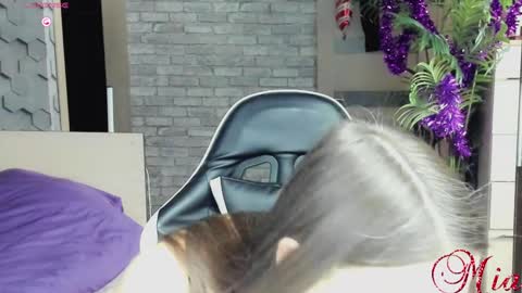 Mia my pvt is open and lovense is active online show from December 4, 2024, 4:10 am