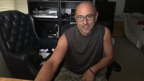 daddy vegas  for single women and couples here online show from December 20, 2025, 8:05 pm