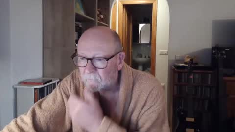  Papi  online show from March 11, 2025, 5:02 pm