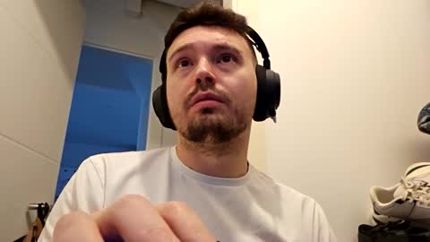 8inchdude93 online show from October 7, 2025, 8:33 am