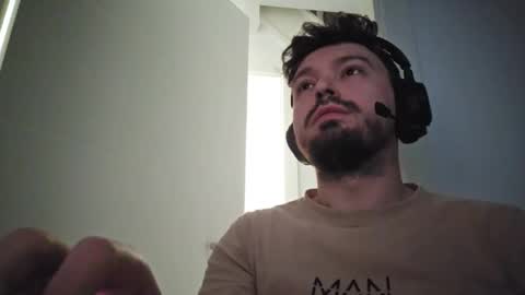 8inchdude93 online show from April 18, 2026, 6:39 am