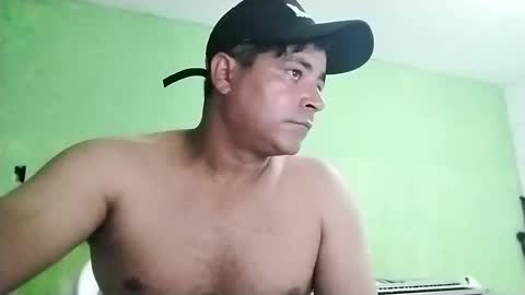 9vinhocamshow online show from February 15, 2025, 9:37 pm