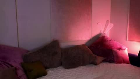 Willow online show from October 25, 2025, 9:42 pm