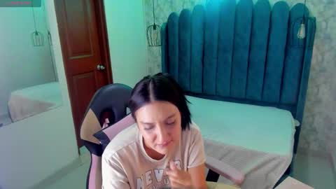  Alaia online show from December 18, 2025, 6:58 pm