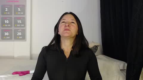 _alice_horny_ online show from May 17, 2026, 2:31 am