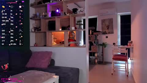 Mia online show from February 12, 2025, 12:33 pm