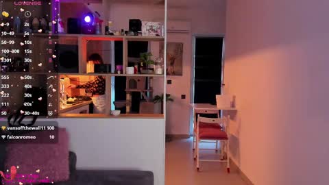 Mia online show from February 23, 2025, 3:29 pm