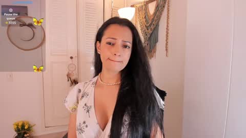 Snapshot of _anaruiz chatting on December 15, 2024, 7:31 pm Ana Ruiz online show from December 15, 2024, 7:31 pm