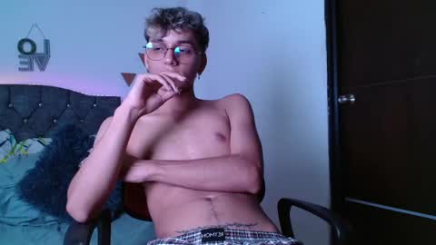 Andres online show from January 10, 2025, 10:57 pm