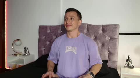 _andrewfalcon2 online show from January 22, 2025, 12:17 pm