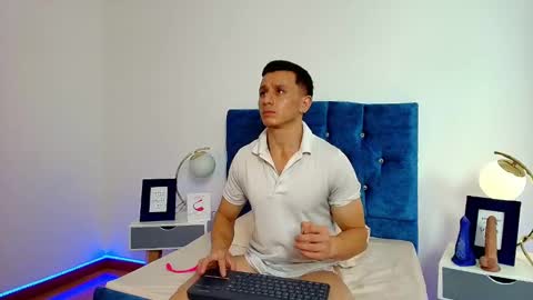 _andrewfalcon2 online show from February 7, 2025, 12:39 pm