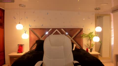 antonnela online show from September 16, 2025, 2:29 pm