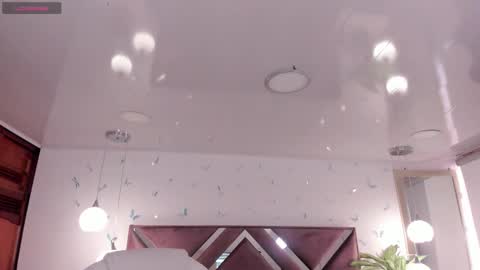 antonnela online show from November 25, 2025, 2:17 pm