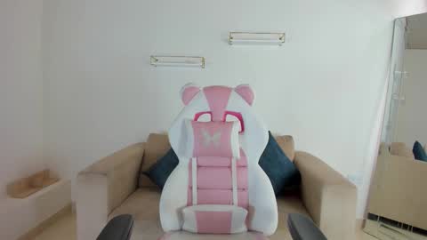    online show from October 16, 2025, 12:39 pm