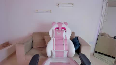    online show from October 24, 2025, 12:12 pm