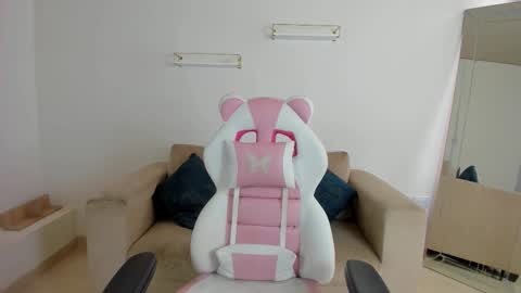    online show from November 21, 2025, 12:26 pm