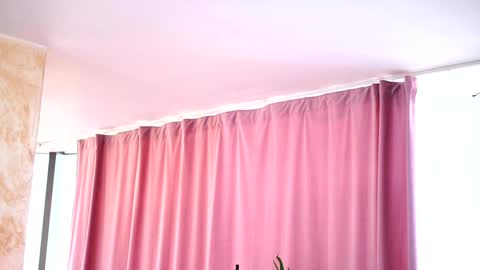 Arielle online show from January 6, 2025, 11:29 am