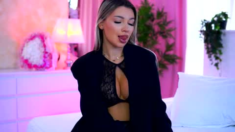 Arielle online show from October 2, 2025, 8:21 am