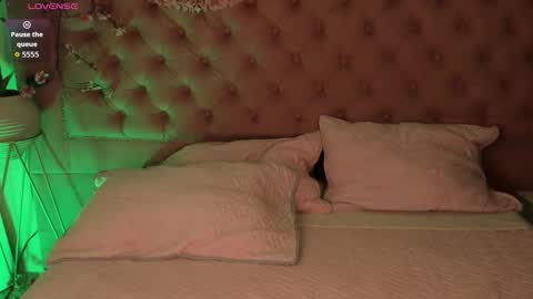   online show from October 6, 2025, 4:43 am