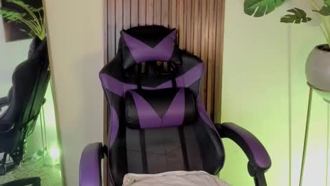   online show from March 3, 2026, 12:44 pm