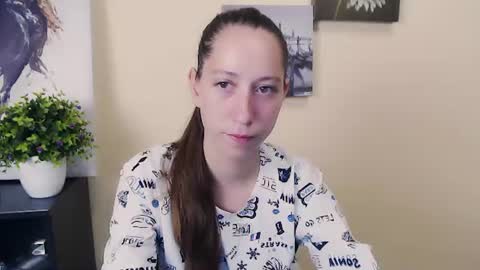Snapshot of _astraia_ chatting on June 9, 2026, 7:20 am _astraia_ online show from June 9, 2026, 7:20 am