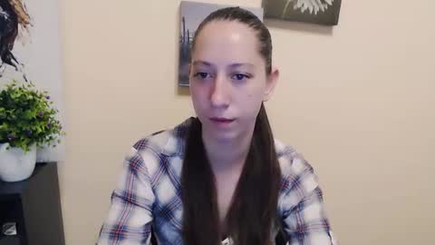 Snapshot of _astraia_ chatting on June 10, 2026, 6:45 am _astraia_ online show from June 10, 2026, 6:45 am