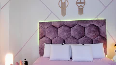 _aurora_collins_ online show from October 30, 2025, 12:50 pm