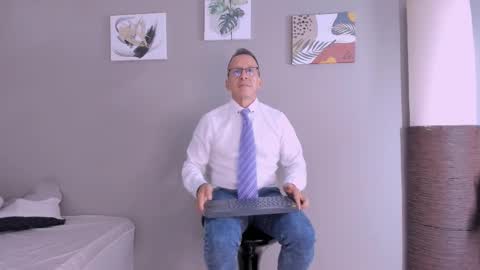 _axelking_ online show from October 20, 2025, 11:43 am