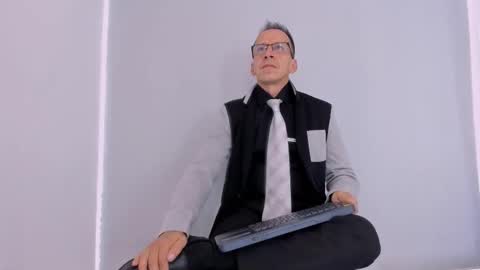 _axelking_ online show from October 30, 2025, 11:44 am