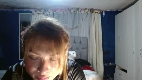 Snapshot of _azalea_65 chatting on September 19, 2025, 2:13 am _azalea_65 online show from September 19, 2025, 2:13 am