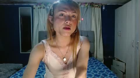 Snapshot of _azalea_65 chatting on October 7, 2025, 2:09 am _azalea_65 online show from October 7, 2025, 2:09 am