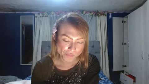 Snapshot of _azalea_65 chatting on October 28, 2025, 2:37 am _azalea_65 online show from October 28, 2025, 2:37 am