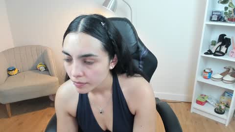 Bella Evans online show from February 4, 2025, 8:24 am