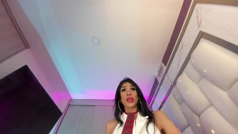 Snapshot of _bellaswwet_ chatting on January 6, 2025, 9:11 pm _bellaswwet_ online show from January 6, 2025, 9:11 pm