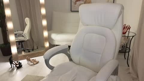 Beylly online show from March 6, 2025, 4:08 am