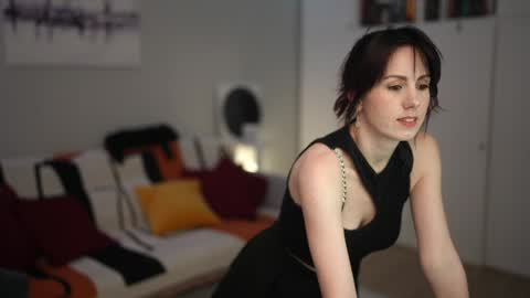 Snapshot of _blackbee_ chatting on November 4, 2025, 11:42 am Lili online show from November 4, 2025, 11:42 am