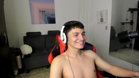 Snapshot of _blakee chatting on December 20, 2024, 5:57 am B L A K E online show from December 20, 2024, 5:57 am