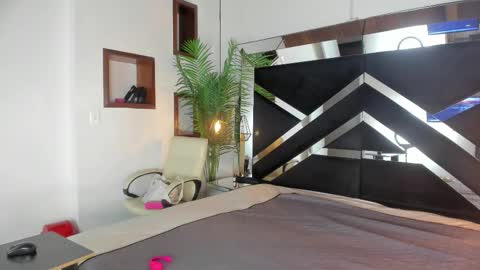 Candy online show from January 7, 2026, 6:43 pm