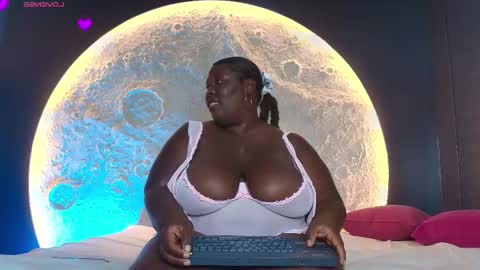 Caro. online show from November 22, 2025, 7:13 pm