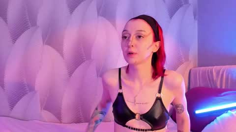 Christina Chris online show from March 10, 2025, 5:33 am