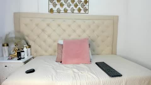 Chloe  online show from February 19, 2025, 12:00 pm